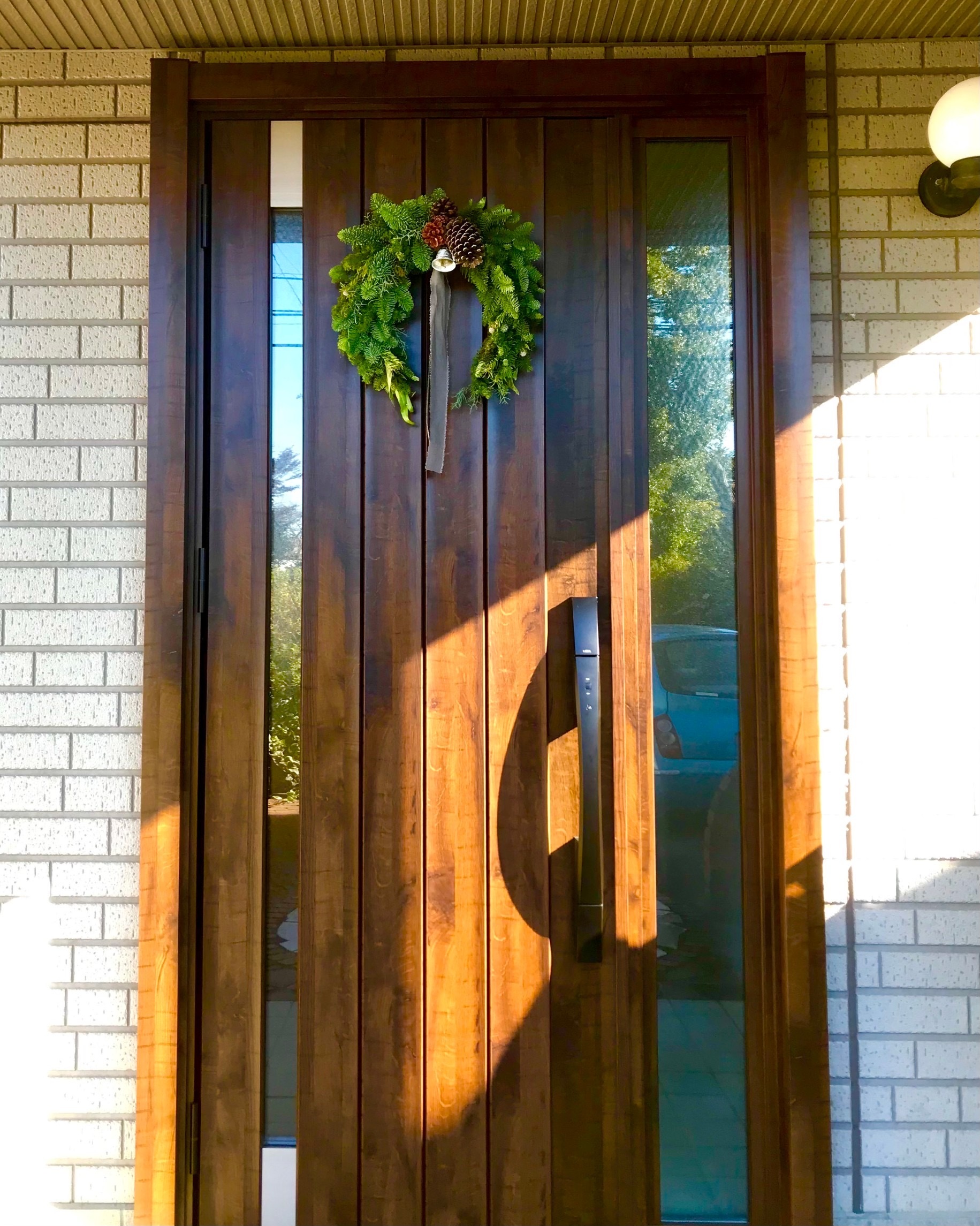 玄関ドアと外壁はどう組み合わせる？おしゃれな素材パターン