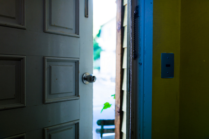 「玄関ドアのゴムパッキン」劣化する原因
