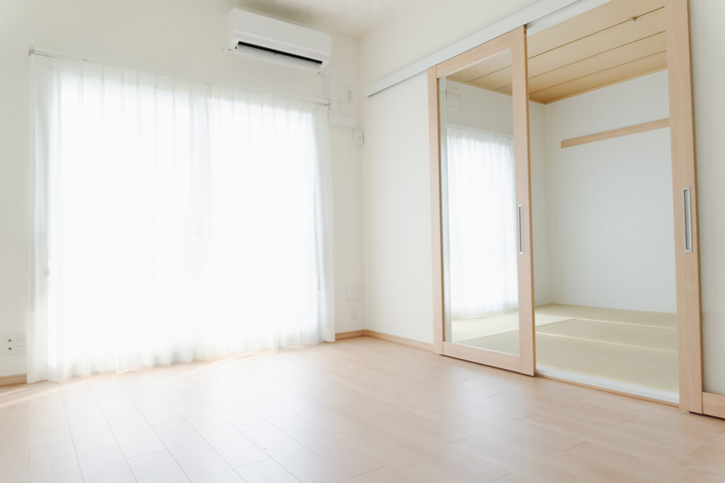 古い家の引き戸が開かない理由とは｜その原因と今できる対処法・修理検討のタイミング・費用目安を解説