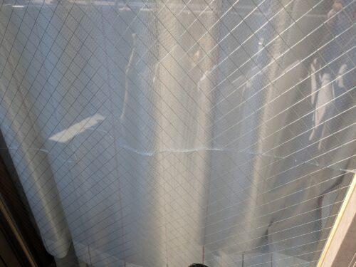 窓ガラスの熱割れを放置した場合のリスク