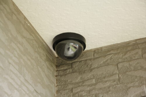 玄関のスマートキーと合わせて検討したい防犯対策